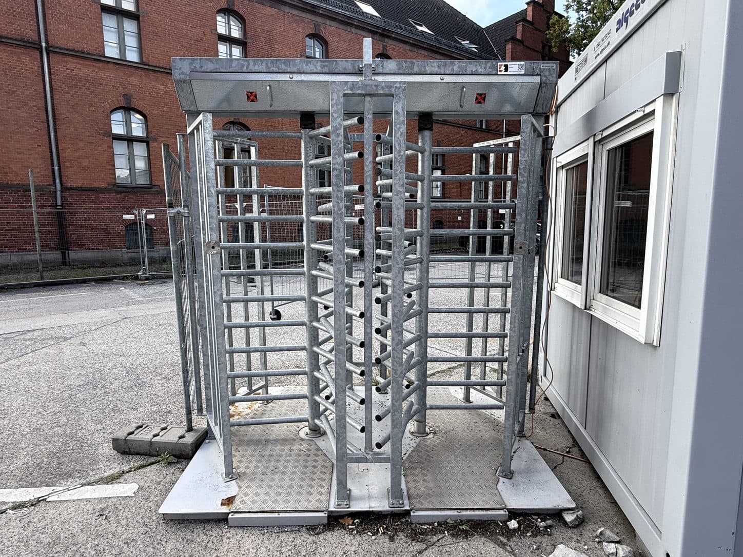 Zutrittskontrolle & Tore